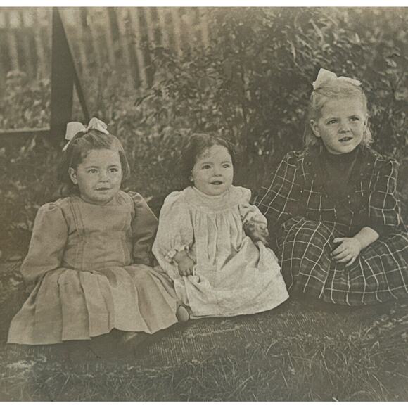 Antique RPPC Postcard Portraits Ephemera Three Young Girls Dressed Up Unposted - Picture 1 of 3